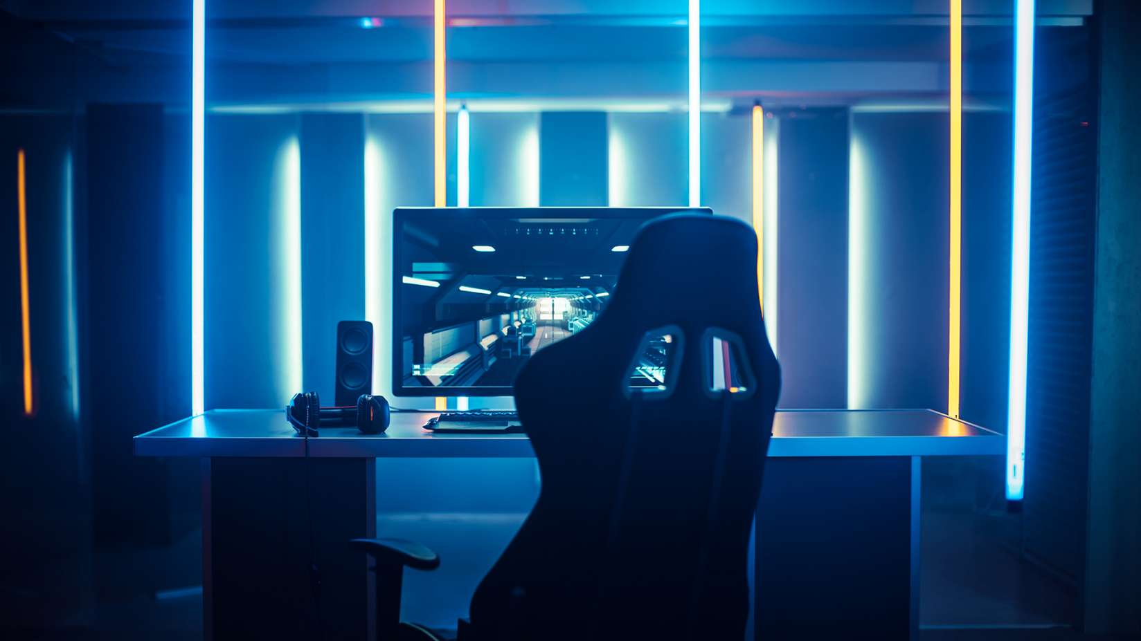 Sala de gaming con una computadora personal